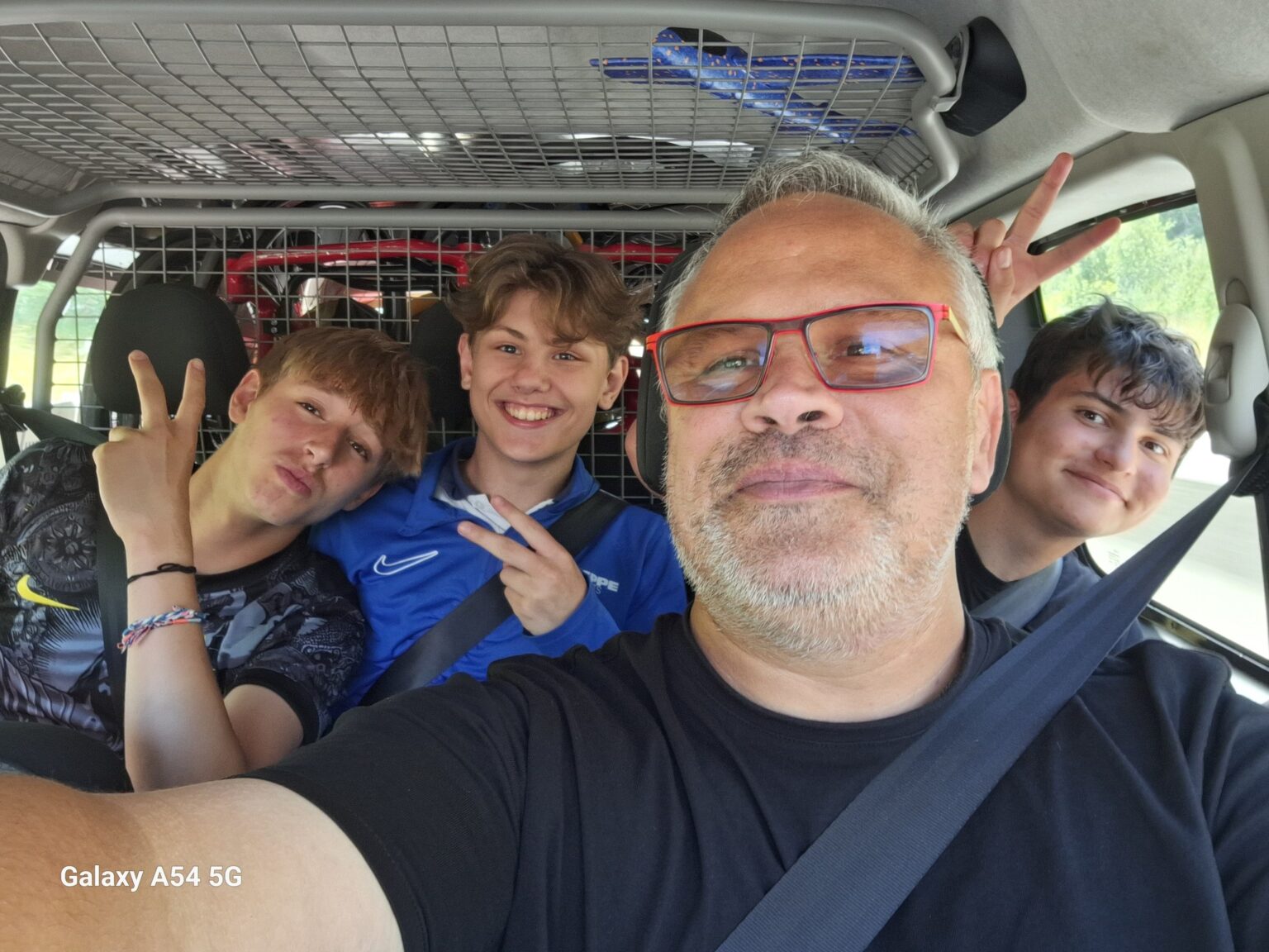 Patrick Bizet utilise son véhicule personnel pour transporter le matériel de sport, les adhérents et bénévoles freinés par la mobilité